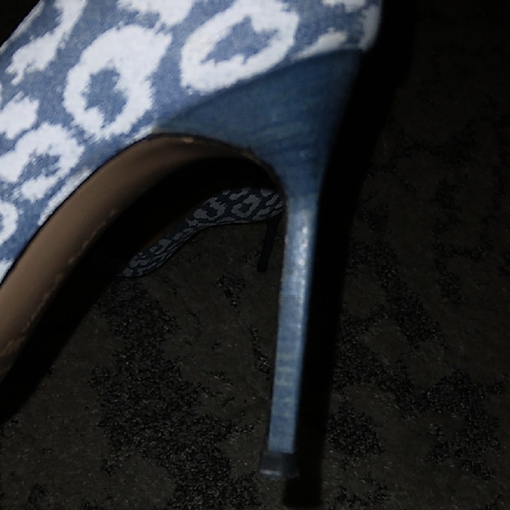 Manolo Blahnik Leopard Print Heels in Blue - Picture 3 of 3